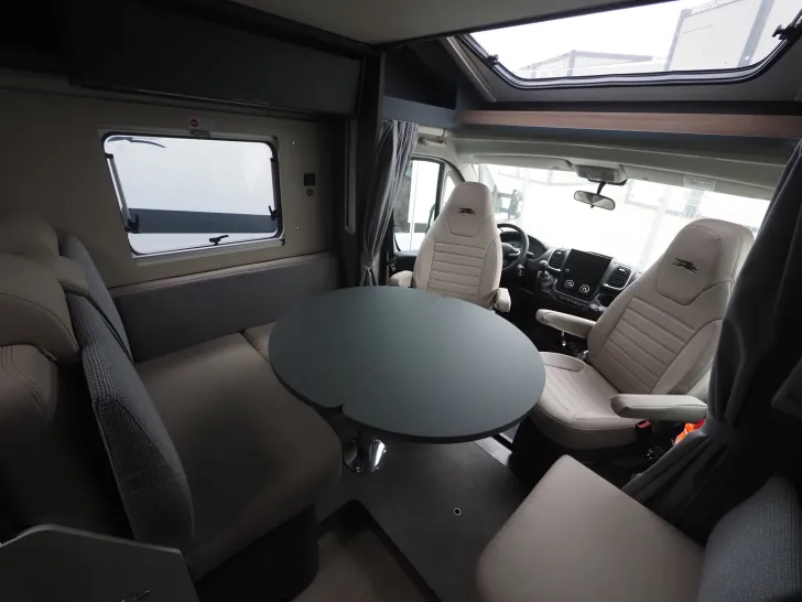 Fahrzeugbild Laika KOSMO L 409, Navi/Kam., Markise, Hubbett #4