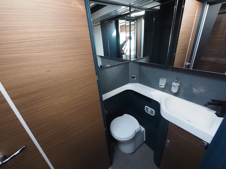 Fahrzeugbild Laika KREOS H 5109, Super Chassis, Navi, Autom. #16