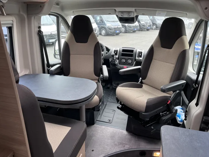 Fahrzeugbild Roadcar R 601, 4 Personen-Fahrzeug, Markise, Radtr. #11