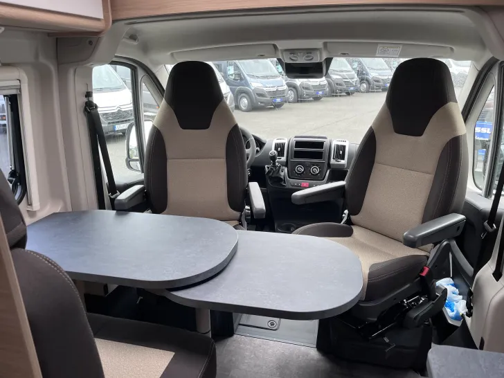 Fahrzeugbild Roadcar R 601, 4 Personen-Fahrzeug, Markise, Radtr. #13