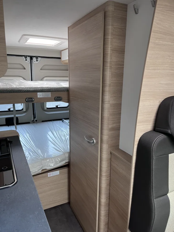 Fahrzeugbild Roadcar R 601, 4 Personen-Fahrzeug, Markise, Radtr. #21