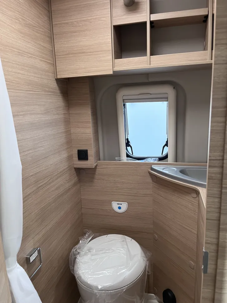 Fahrzeugbild Roadcar R 601, 4 Personen-Fahrzeug, Markise, Radtr. #22