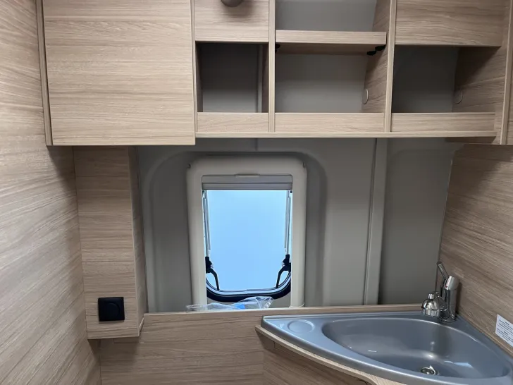 Fahrzeugbild Roadcar R 601, 4 Personen-Fahrzeug, Markise, Radtr. #25