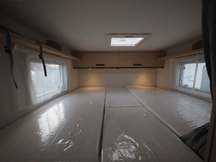 Fahrzeugbild Sunlight V 67S, Modell 2026, Neuheit, Easy Fold Bett #11