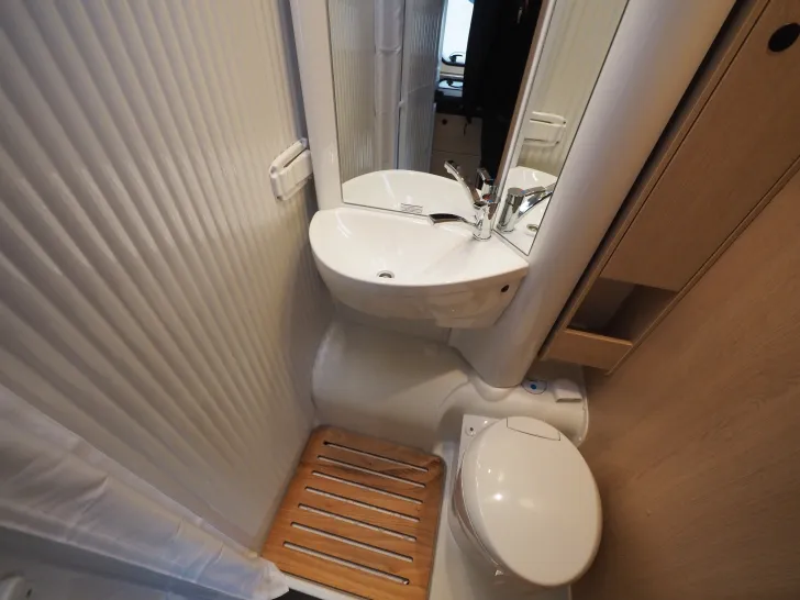 Fahrzeugbild Sunlight V 67S, Modell 2026, Neuheit, Easy Fold Bett #12