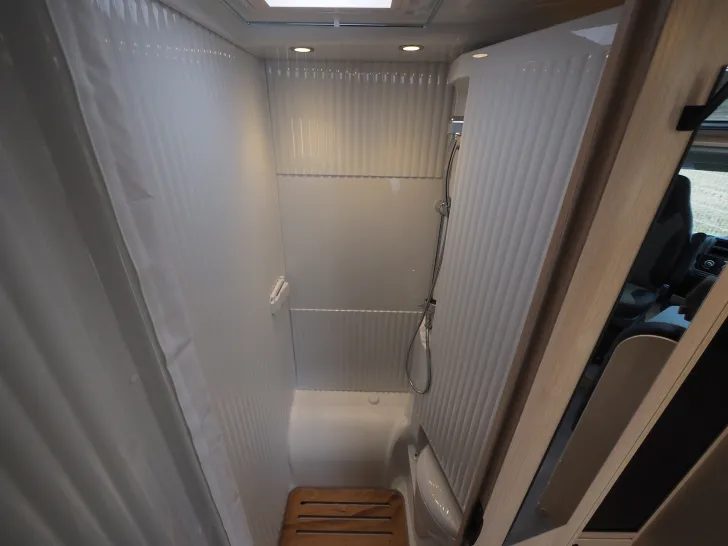 Fahrzeugbild Sunlight V 67S, Modell 2026, Neuheit, Easy Fold Bett #13