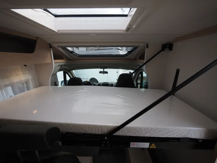 Fahrzeugbild Sunlight V 67S, Modell 2026, Neuheit, Easy Fold Bett #14