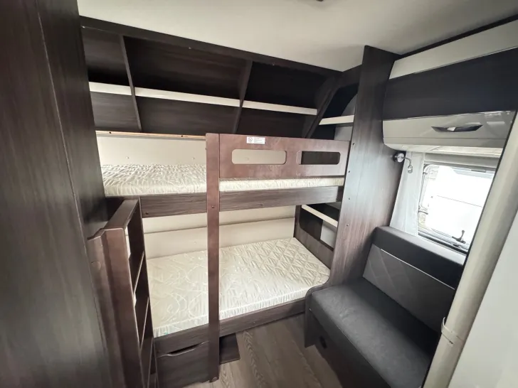 Fahrzeugbild Hobby Prestige 720 KWFU 2.500kg #12