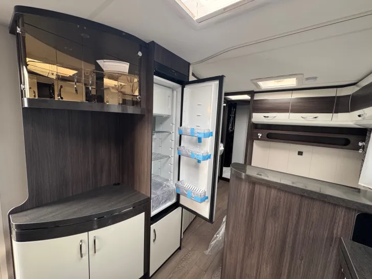 Fahrzeugbild Hobby Prestige 720 KWFU 2.500kg #8