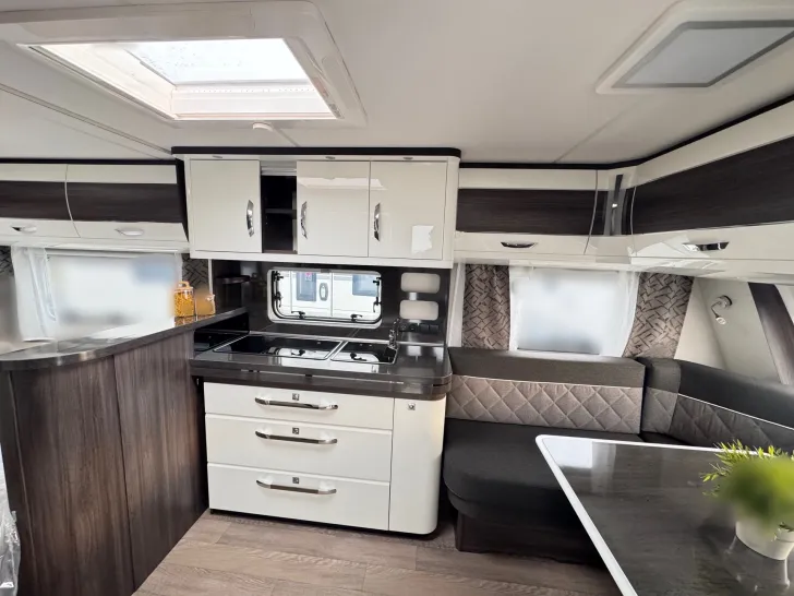 Fahrzeugbild Hobby Prestige 720 KWFU 2.500kg #6