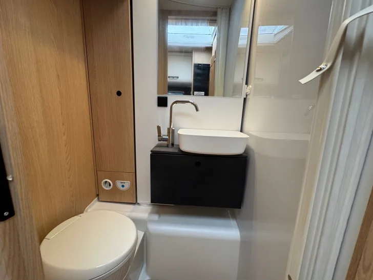 Fahrzeugbild Sunlight T 66S Adventure Edition Chassisfarbe schwarz*Hubbett #13