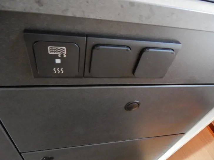 Fahrzeugbild Sunlight Cliff XX 600 Vollausstattung #15