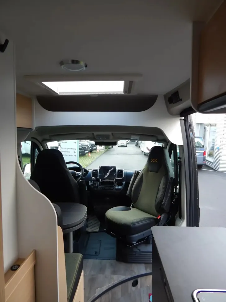 Fahrzeugbild Sunlight Cliff XX 600 Vollausstattung #16