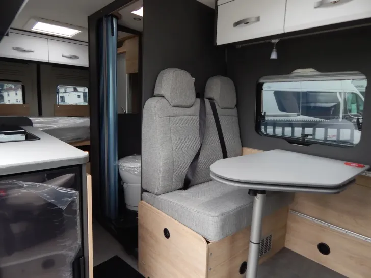 Fahrzeugbild Dethleffs Globetrail 600 DS Fiat Schwenkbad #9