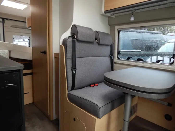 Fahrzeugbild Sunlight Cliff 640 Peugeot #9