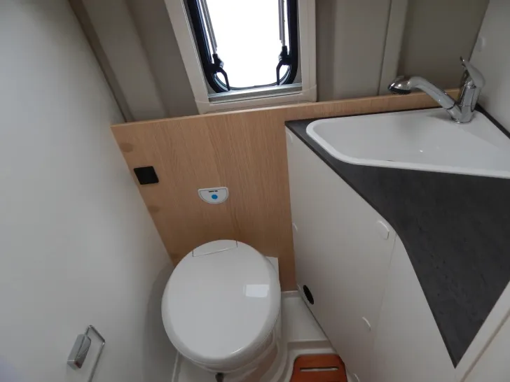 Fahrzeugbild Sunlight Cliff 640 Peugeot #11