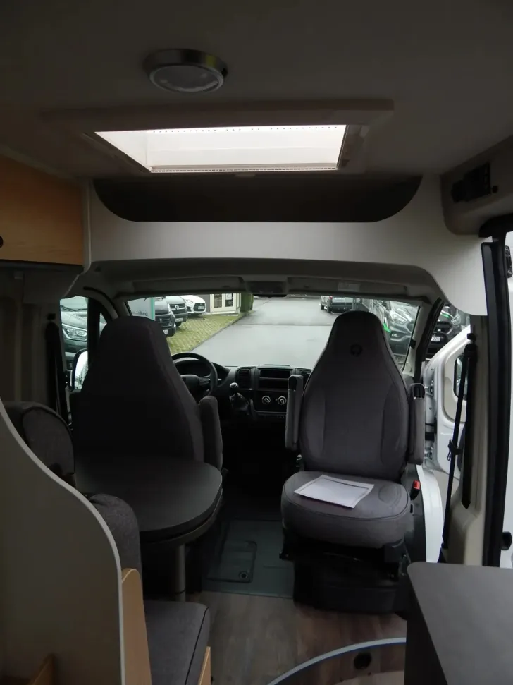 Fahrzeugbild Sunlight Cliff 640 Peugeot #14