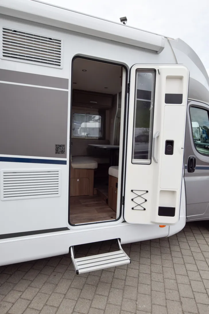 Fahrzeugbild Carado T447 pro+ *Hubbett* #24