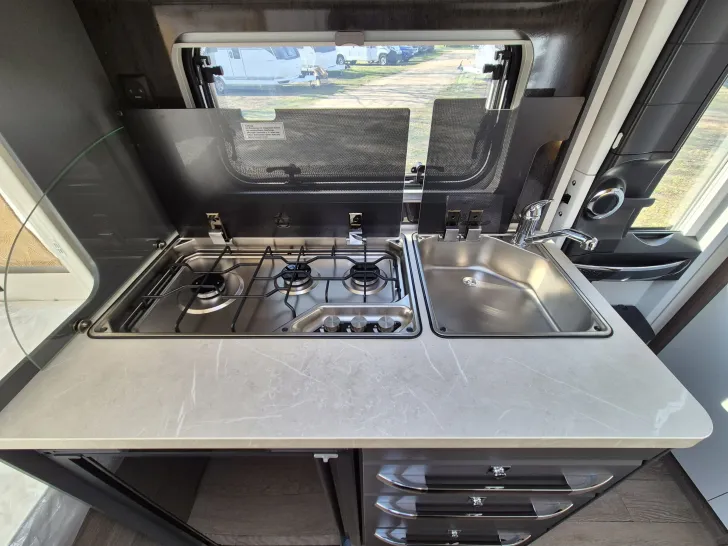 Fahrzeugbild Hobby ONTOUR 390 SF #17