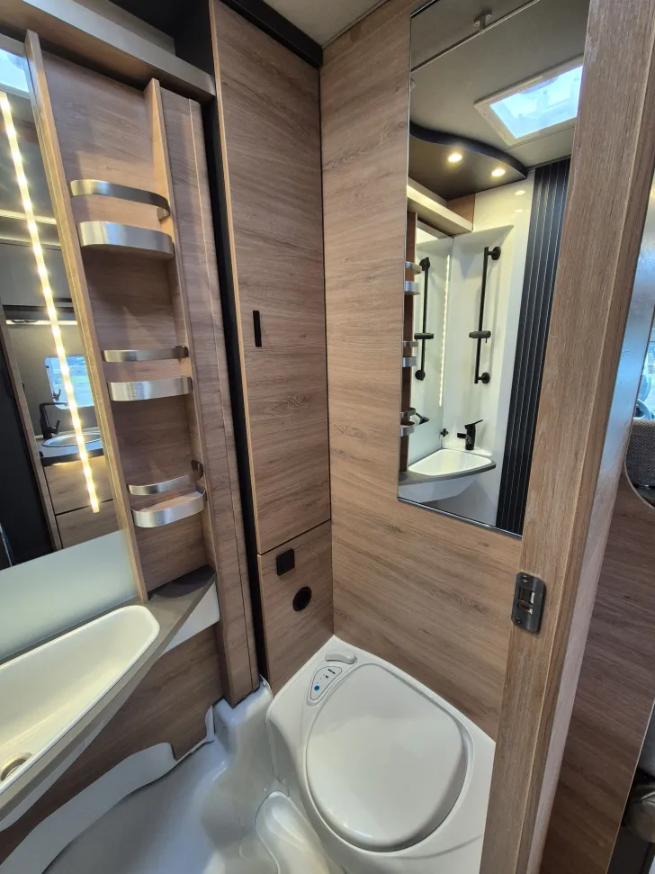 Fahrzeugbild Knaus L!VE / LIVE Wave 650 MEG *Black-Selection* #25