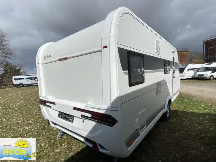 Schräg Hinten Hobby De Luxe 545 KMF Auflastung inkl. Alufelgen