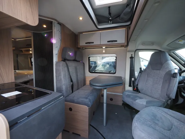 Fahrzeugbild Pössl 2WIN R Plus, Premiumpaket, Aufstelld., Breeze #7