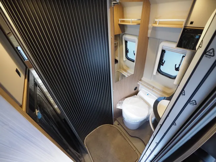 Fahrzeugbild Pössl 2WIN R Plus, Premiumpaket, Aufstelld., Breeze #15