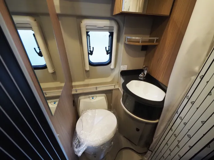 Fahrzeugbild Pössl 2WIN R Plus, Premiumpaket, Aufstelld., Breeze #17