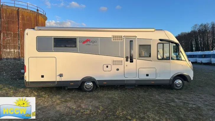 Seitlich Carthago chic s-plus I 52 QB hochwertige Ausstattung