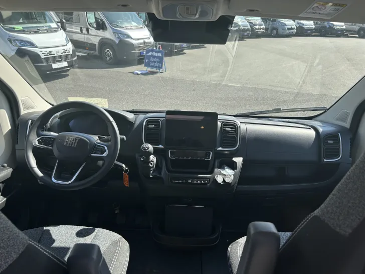 Fahrzeugbild Roadcar R 640, 10" Navi+RFK, Easy-Driving+, Markise #9