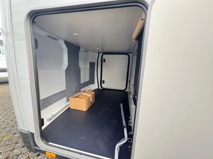 Fahrzeugbild Bürstner Signature SFT 7.0 Lithiumbatterie*3,65t*Markise #16