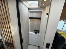 Fahrzeugbild Bürstner Signature SFT 7.0 Lithiumbatterie*3,65t*Markise #12