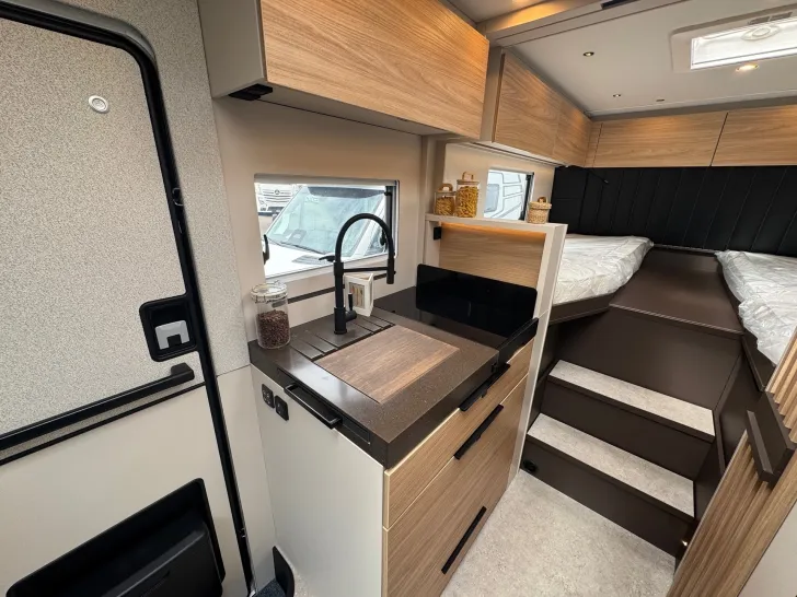 Fahrzeugbild Bürstner Signature SFT 7.0 Lithiumbatterie*3,65t*Markise #9