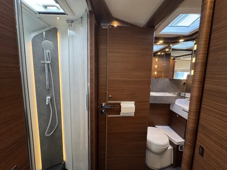 Fahrzeugbild Carthago chic c-line I 4.9 LE L MB*4,5to.*170PS #14