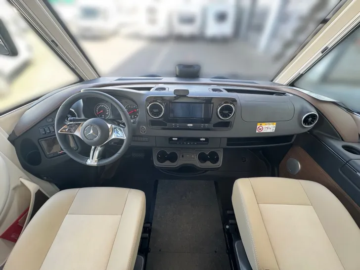 Fahrzeugbild Carthago chic c-line I 4.9 LE L MB*4,5to.*170PS #8