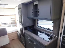 Fahrzeugbild Hobby De Luxe 490 KMF Verfügbar ab November 2026 #7