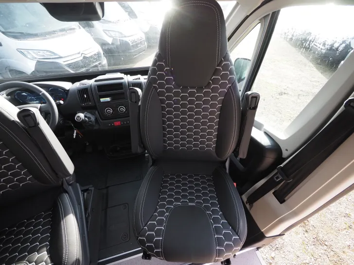 Fahrzeugbild Clever Celebration, Ambilight, Designpaket, Isofix, etc #6