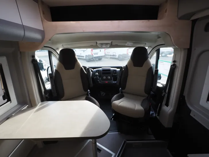 Fahrzeugbild Clever Celebration, Schwenkbad, D+E Heizung, 3. Bett #6