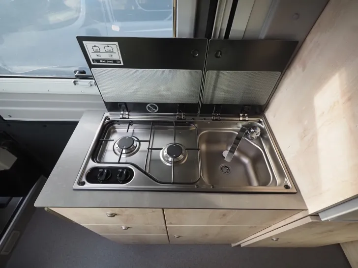 Fahrzeugbild Clever Celebration, Schwenkbad, D+E Heizung, 3. Bett #8