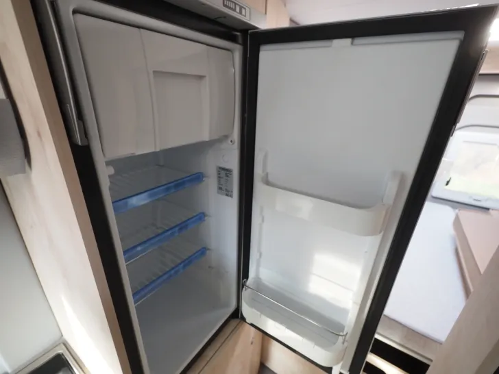 Fahrzeugbild Clever Celebration, Schwenkbad, D+E Heizung, 3. Bett #9