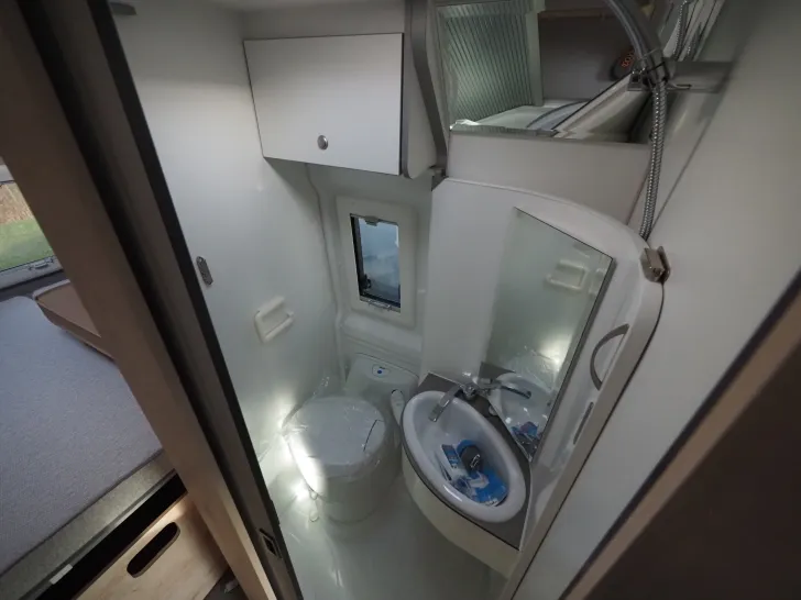 Fahrzeugbild Clever Celebration, Schwenkbad, D+E Heizung, 3. Bett #11