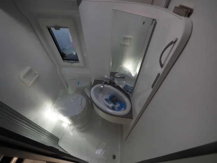 Fahrzeugbild Clever Celebration, Schwenkbad, D+E Heizung, 3. Bett #12