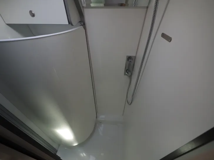 Fahrzeugbild Clever Celebration, Schwenkbad, D+E Heizung, 3. Bett #13