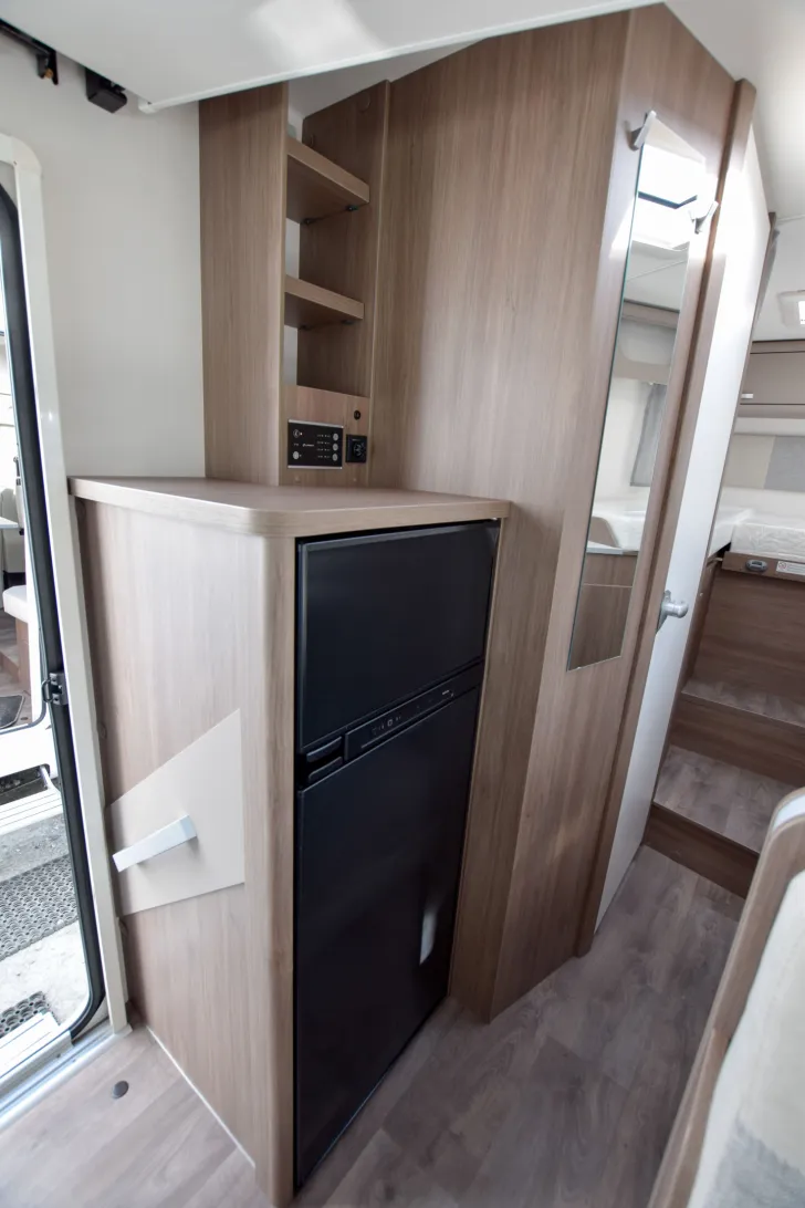 Fahrzeugbild Carado T338 *Hubbett*Faltverdunkelung* #13