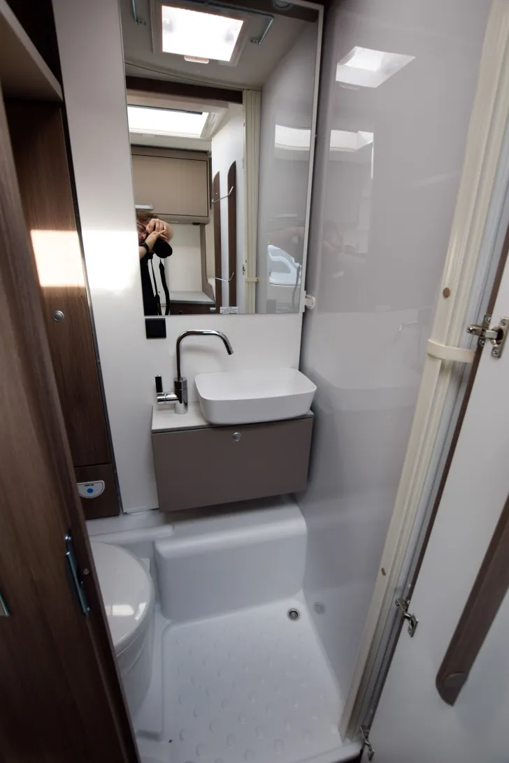 Fahrzeugbild Carado T338 *Hubbett*Faltverdunkelung* #18