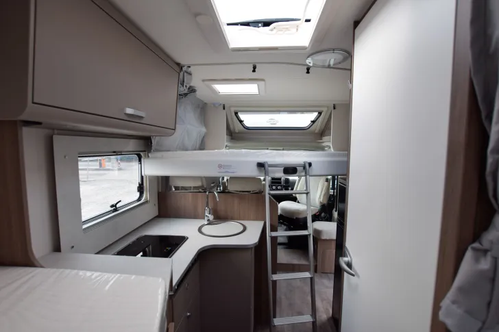 Fahrzeugbild Carado T338 *Hubbett*Faltverdunkelung* #23