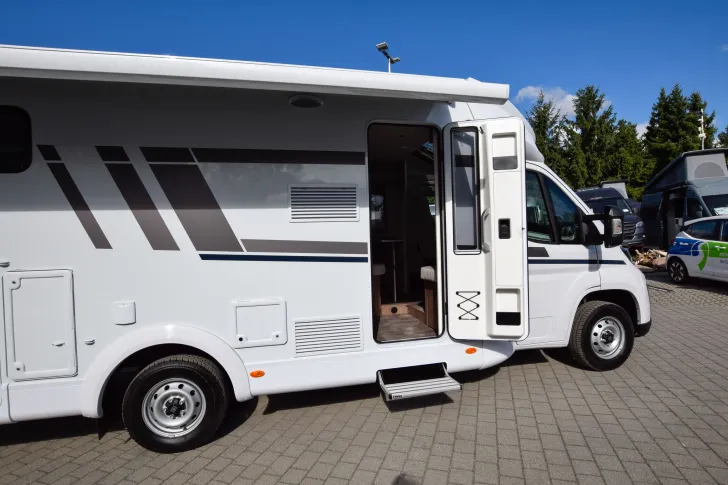 Fahrzeugbild Carado T338 *Hubbett*Faltverdunkelung* #31