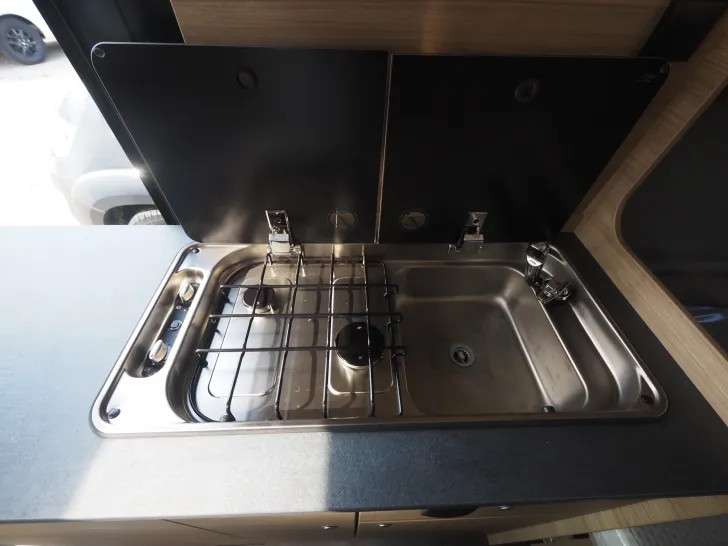 Fahrzeugbild Roadcar R 601, Doppel-Stockbett im Heck, Tageszul. #9