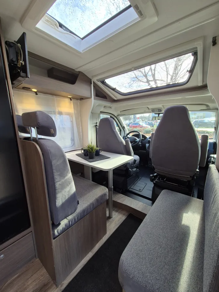 Fahrzeugbild Carado V347 pro+ *Bettenumbau*elektr.Parkbremse* #9