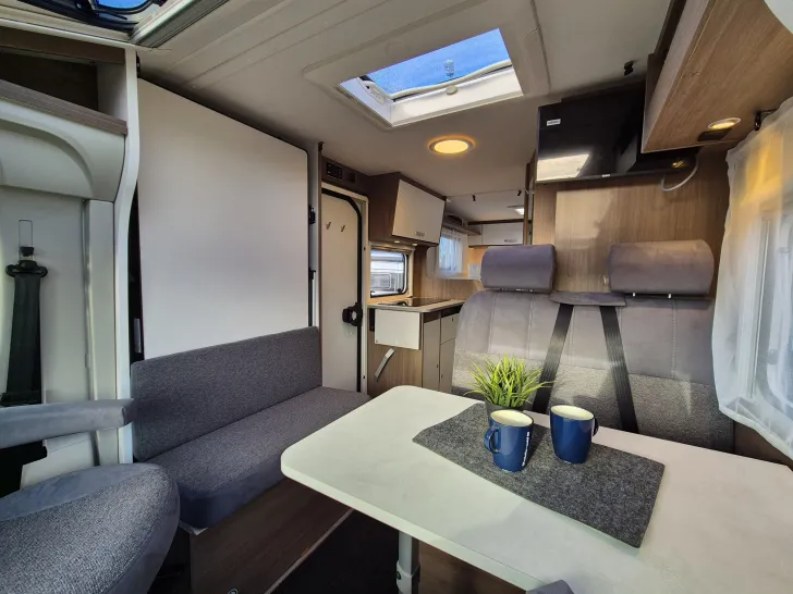 Fahrzeugbild Carado V347 pro+ *Bettenumbau*elektr.Parkbremse* #16